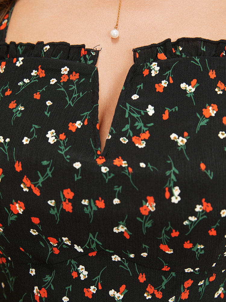 Ditsy Floral Pocket Notched Lettuce Trim Cami Romper